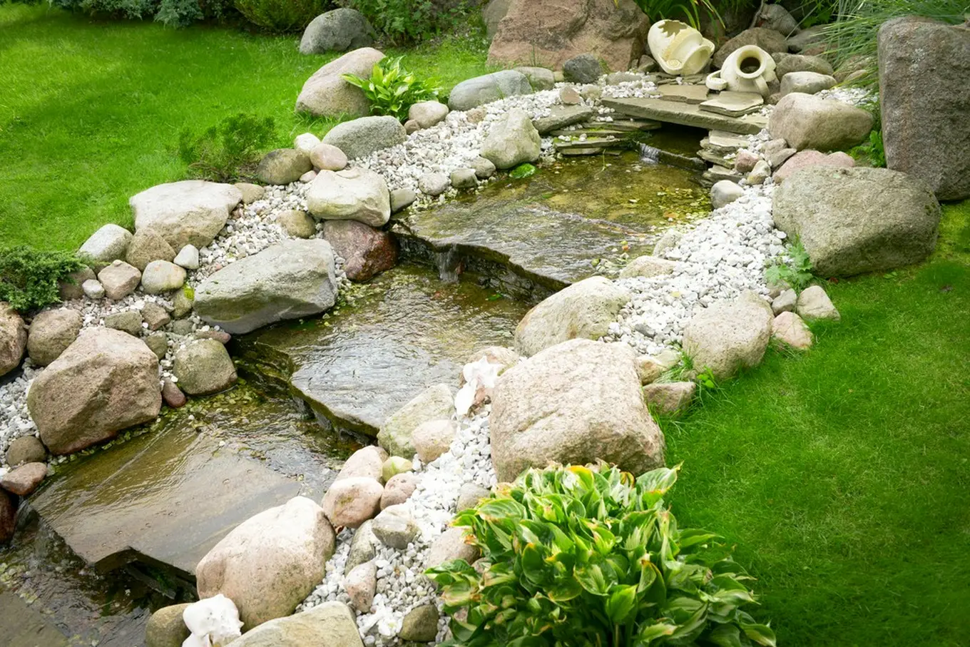 kamienie wodne w ogrodzie